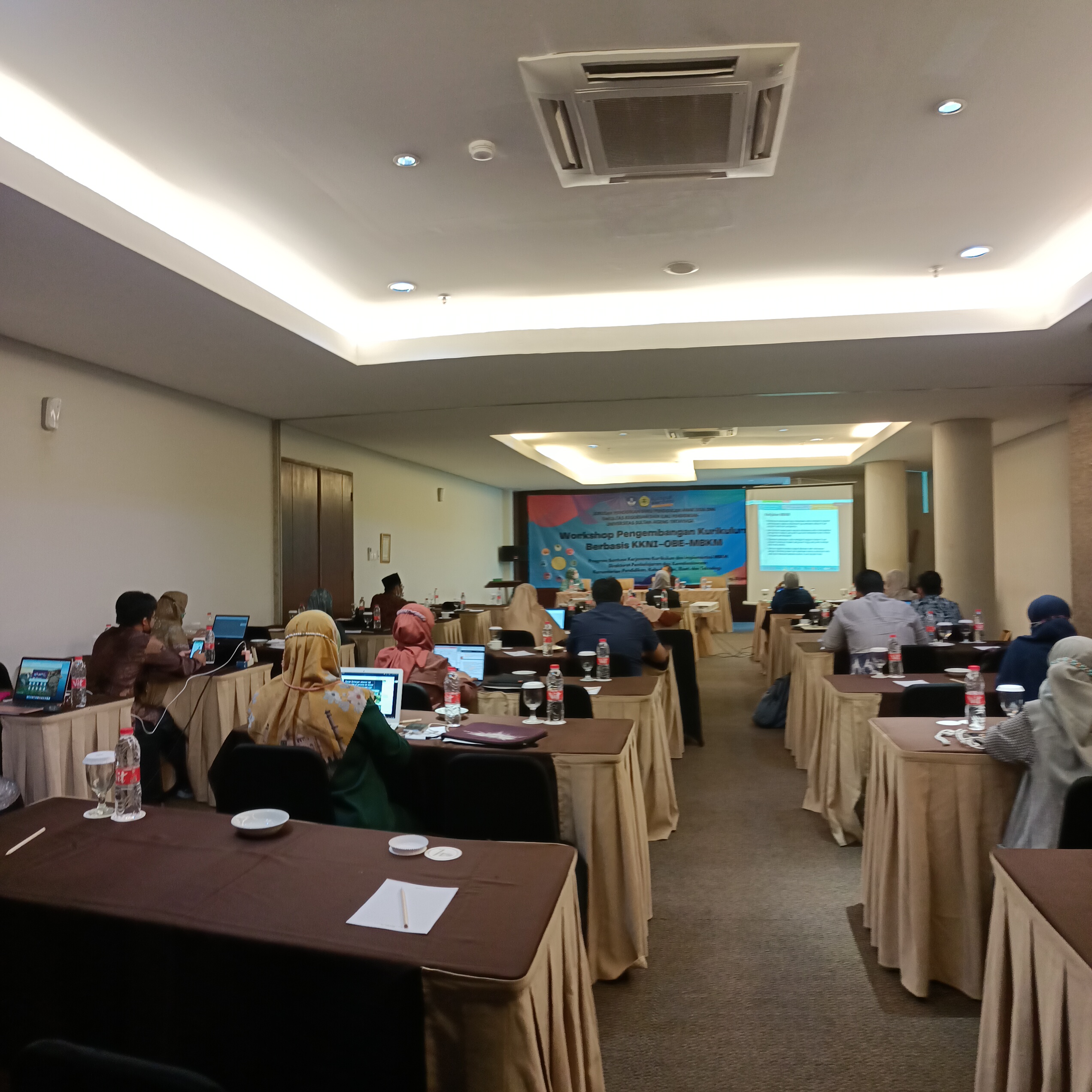 WORKSHOP PENGEMBANGAN KURIKULUM BERBASIS KKNI-OBE-MBKM